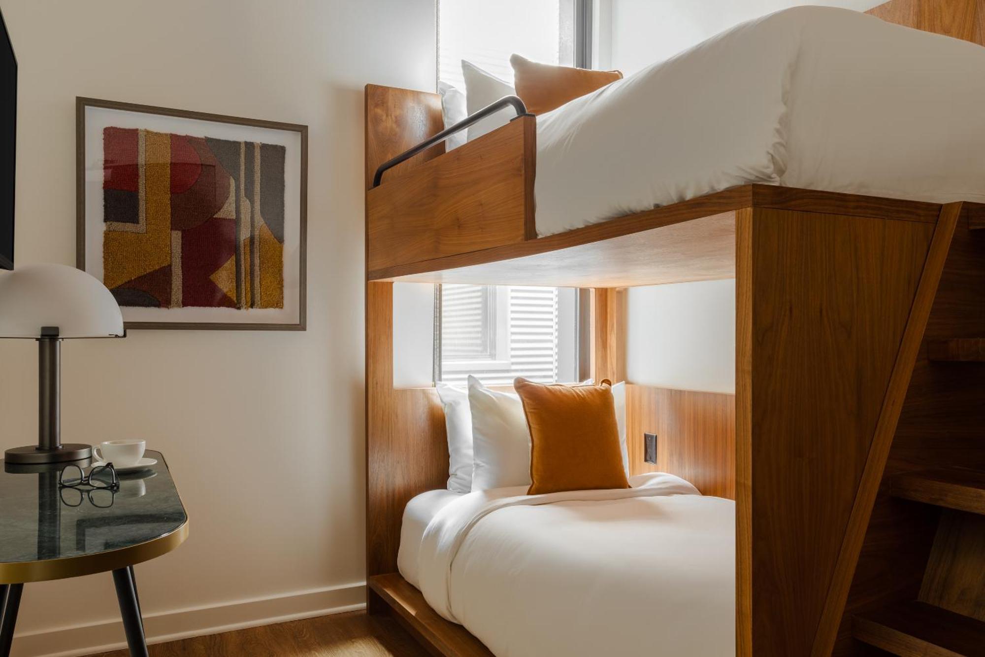 Found Hotel Chicago River North Екстериор снимка