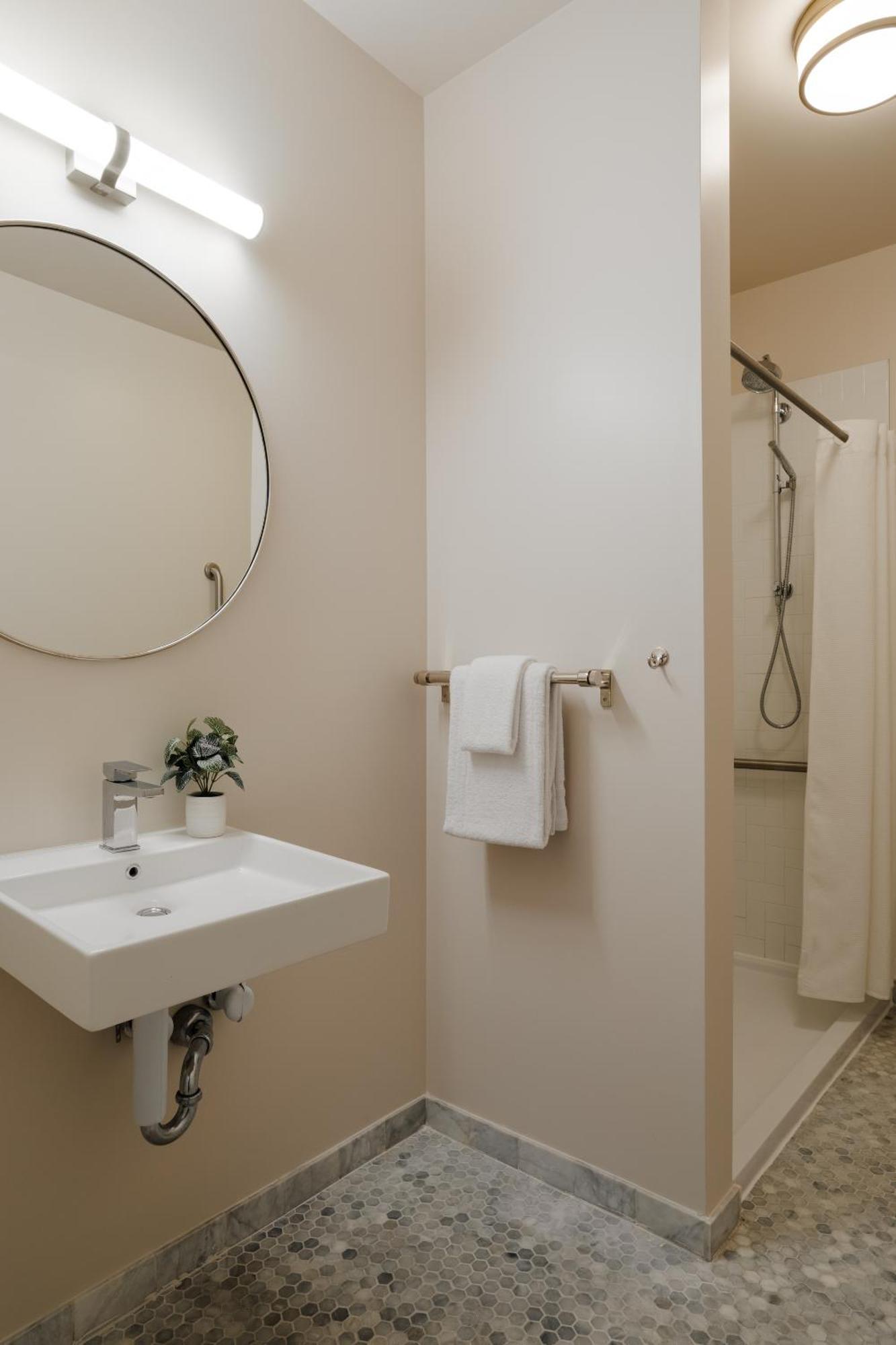Found Hotel Chicago River North Екстериор снимка