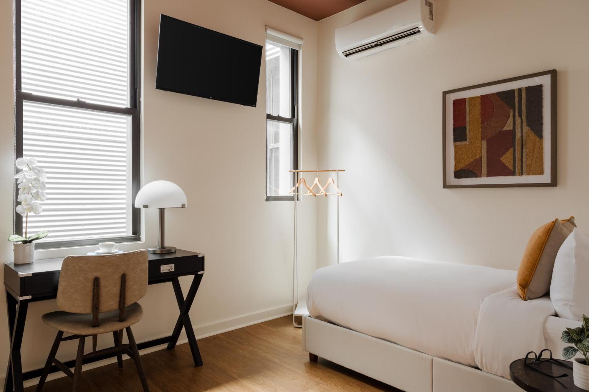 Found Hotel Chicago River North Екстериор снимка