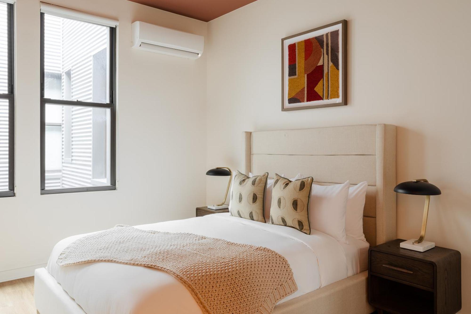 Found Hotel Chicago River North Екстериор снимка