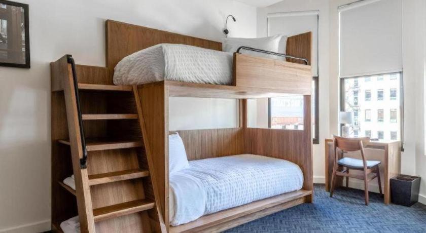 Found Hotel Chicago River North Екстериор снимка